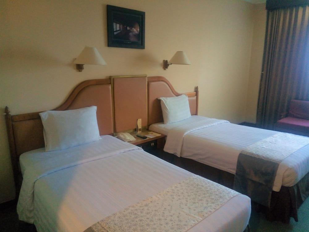 Sahid Raya Hotel & Convention Yogyakarta Maguwo Exterior photo